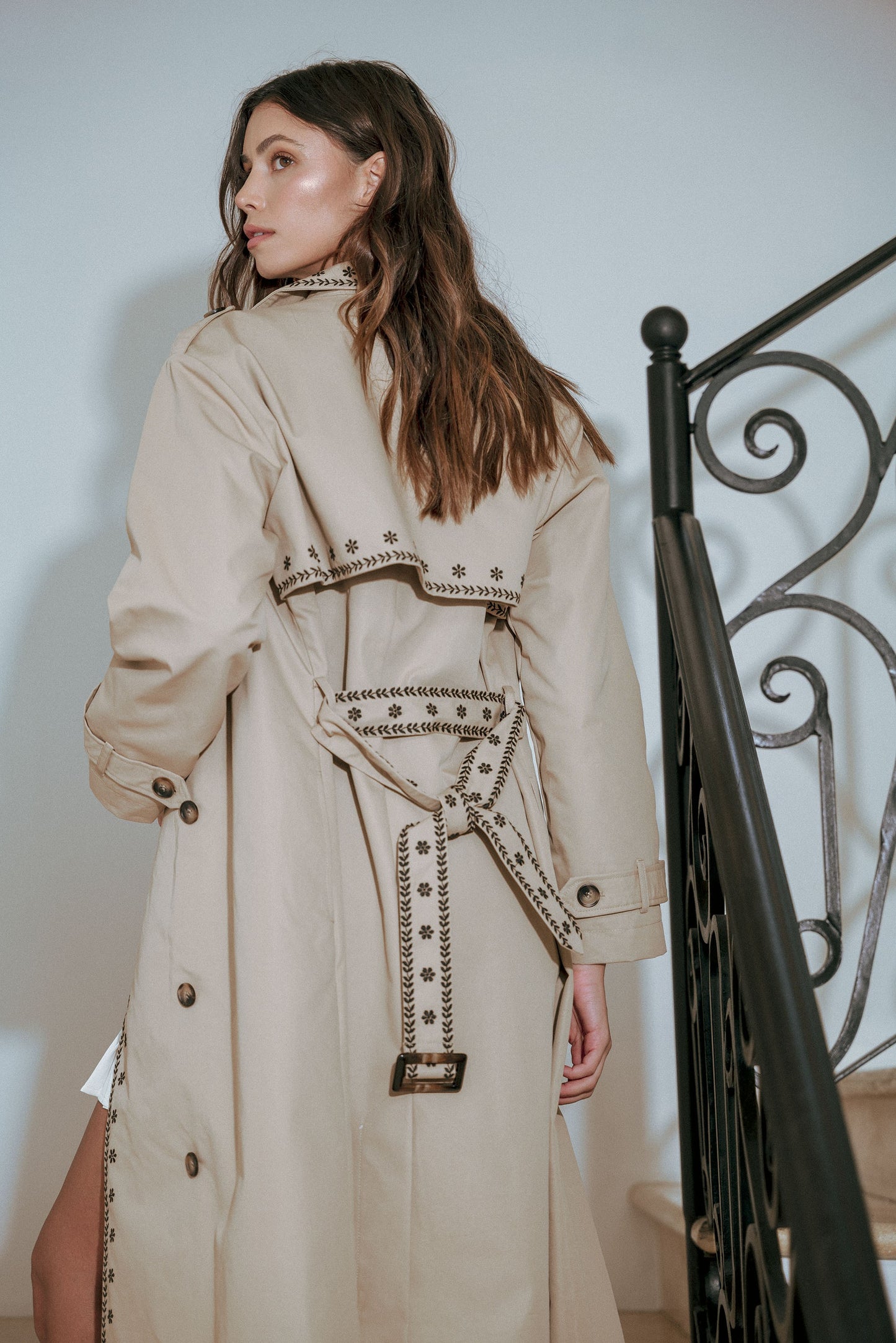 TRENCHCOAT BORDADO