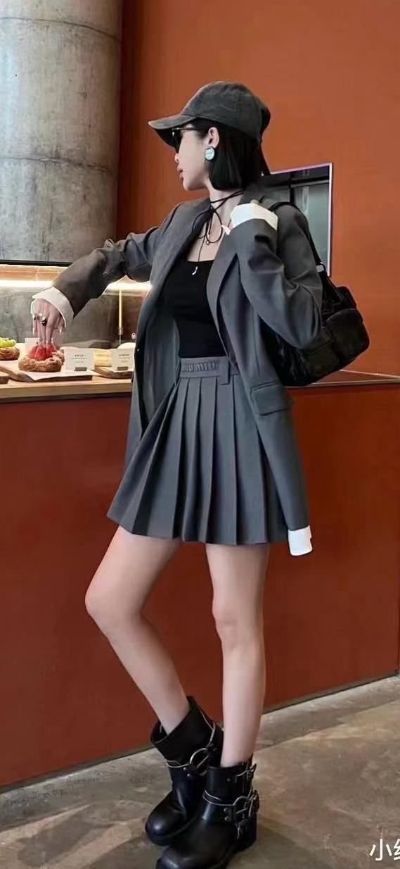 SET MIUMIU