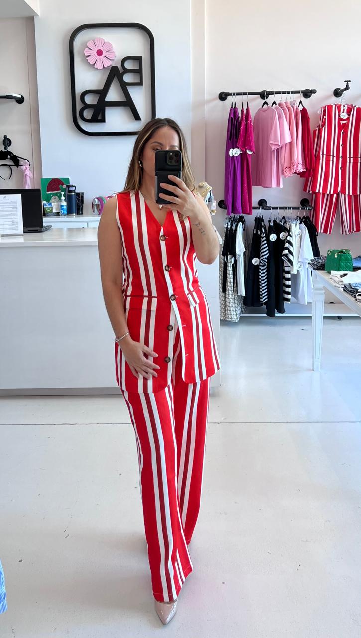 CONJUNTO ROJO CON LINEAS